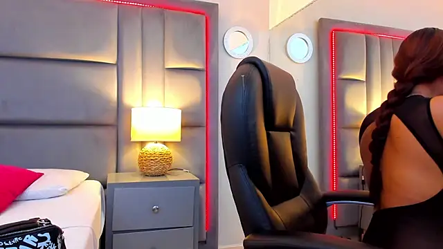 GabyMoreau online show from January 18, 1:25 pm