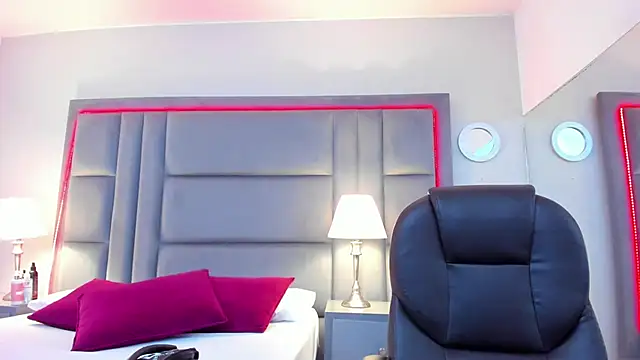 GabyMoreau online show from April 8, 8:43 pm