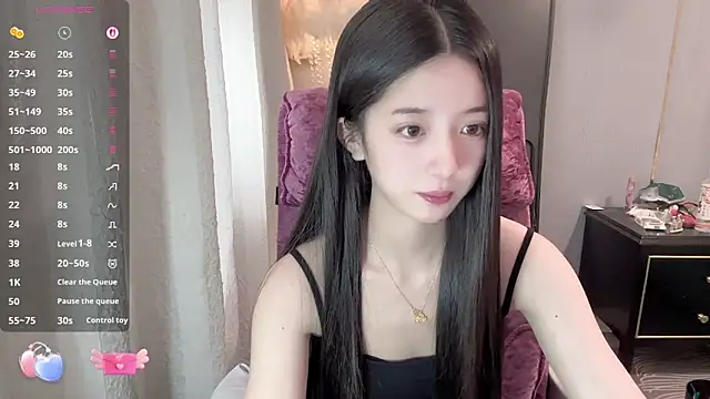 Snapshot of OiOi-666 chatting on June 10, 2:13 am OiOi-666 online show from June 10, 2:13 am