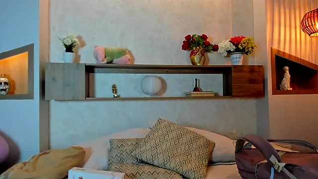 Emilly Beaumont online show from December 21, 1:13 pm