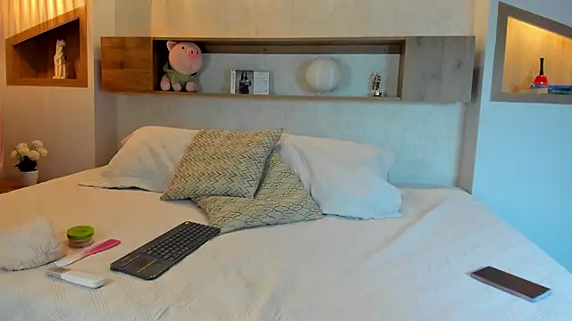 Emilly Beaumont online show from February 22, 12:40 pm