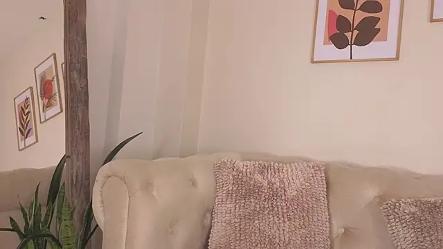 Emilly Beaumont online show from May 10, 11:25 am
