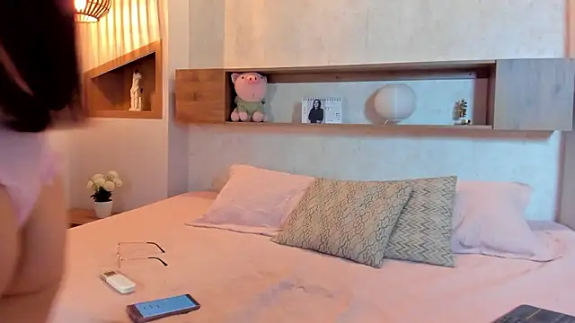 Emilly Beaumont online show from February 28, 2:17 pm