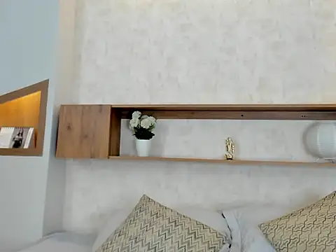 Emilly Beaumont online show from June 8, 1:22 pm