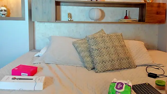 Emilly Beaumont online show from January 8, 11:49 am