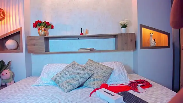 Emilly Beaumont online show from October 29, 1:21 pm