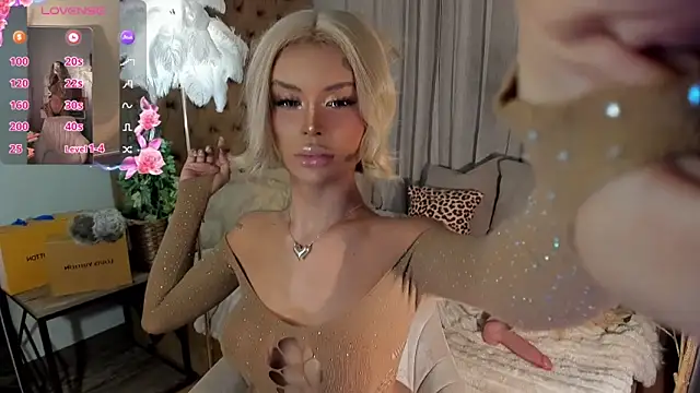 LUUVRRI 21 online show from March 10, 8:46 pm