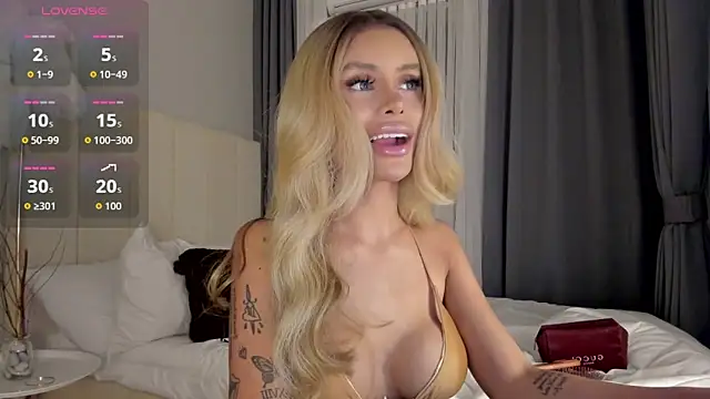 LUUVRRI 21 online show from May 8, 4:11 pm