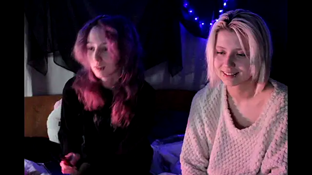 Snapshot of Avny_Loki chatting on October 6, 2:02 am Avny Loki online show from October 6, 2:02 am