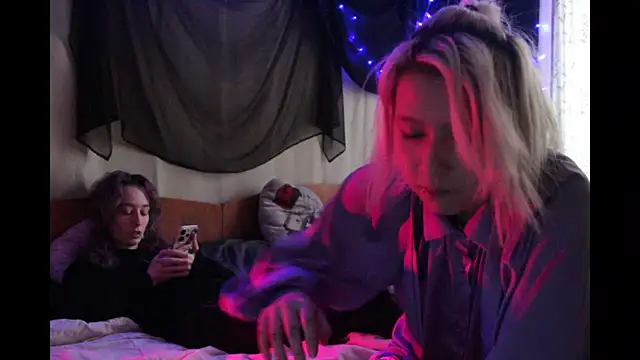 Snapshot of Avny_Loki chatting on October 5, 11:45 am Avny Loki online show from October 5, 11:45 am