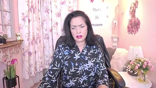 Snapshot of MyLovOne chatting on February 6, 12:23 pm MyLovOne online show from February 6, 12:23 pm