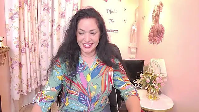 Snapshot of MyLovOne chatting on May 8, 11:36 am MyLovOne online show from May 8, 11:36 am