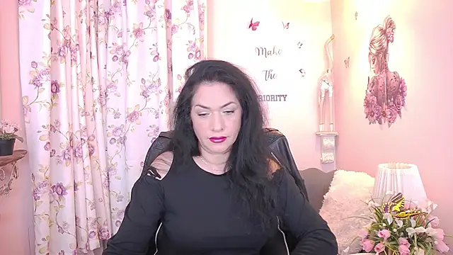 Snapshot of MyLovOne chatting on January 16, 11:03 am MyLovOne online show from January 16, 11:03 am