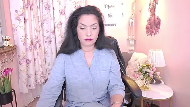 Snapshot of MyLovOne chatting on February 5, 12:01 pm MyLovOne online show from February 5, 12:01 pm