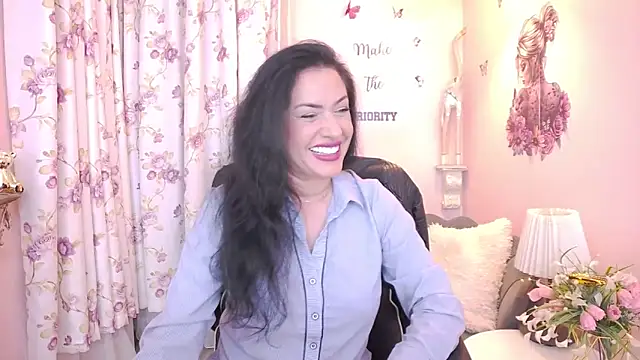 Snapshot of MyLovOne chatting on February 27, 12:16 pm MyLovOne online show from February 27, 12:16 pm