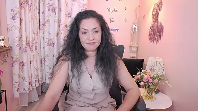 Snapshot of MyLovOne chatting on May 29, 9:26 am MyLovOne online show from May 29, 9:26 am