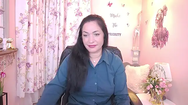 Snapshot of MyLovOne chatting on April 27, 9:29 am MyLovOne online show from April 27, 9:29 am