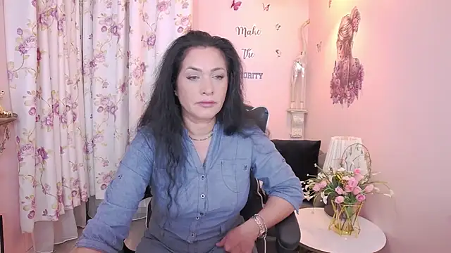 Snapshot of MyLovOne chatting on May 28, 9:49 am MyLovOne online show from May 28, 9:49 am