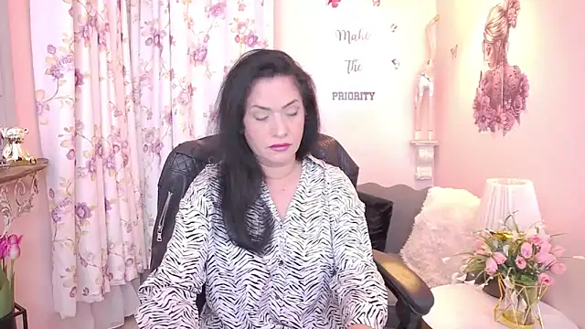 Snapshot of MyLovOne chatting on February 10, 10:58 am MyLovOne online show from February 10, 10:58 am