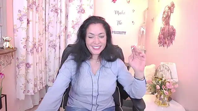 Snapshot of MyLovOne chatting on April 29, 5:30 pm MyLovOne online show from April 29, 5:30 pm