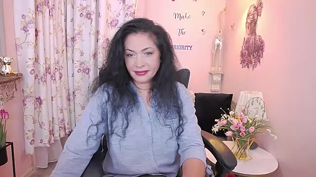 Snapshot of MyLovOne chatting on May 31, 8:42 am MyLovOne online show from May 31, 8:42 am