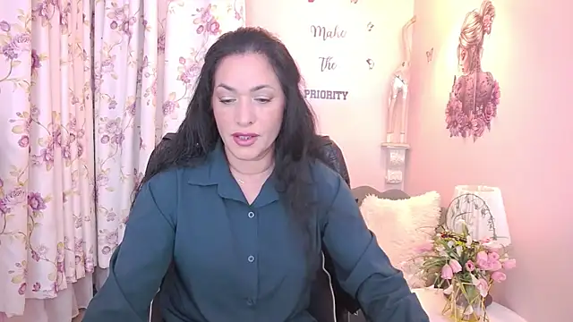 Snapshot of MyLovOne chatting on April 21, 8:21 am MyLovOne online show from April 21, 8:21 am