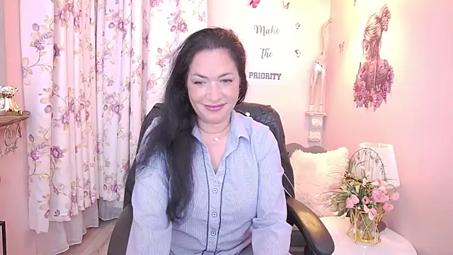 Snapshot of MyLovOne chatting on April 29, 6:39 am MyLovOne online show from April 29, 6:39 am
