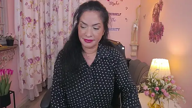 Snapshot of MyLovOne chatting on October 16, 9:28 am MyLovOne online show from October 16, 9:28 am