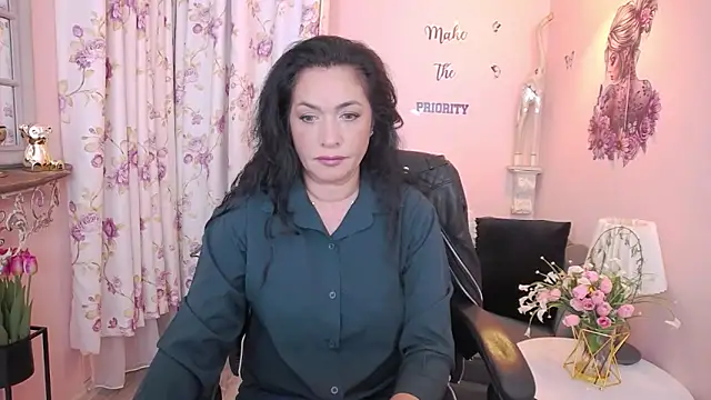 Snapshot of MyLovOne chatting on May 15, 12:03 pm MyLovOne online show from May 15, 12:03 pm