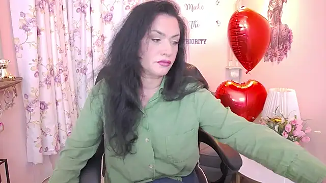 Snapshot of MyLovOne chatting on February 13, 11:32 am MyLovOne online show from February 13, 11:32 am