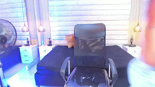 keytinthomson  online show from February 6, 7:10 pm