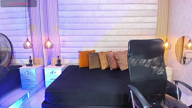 keytinthomson  online show from February 20, 8:11 pm