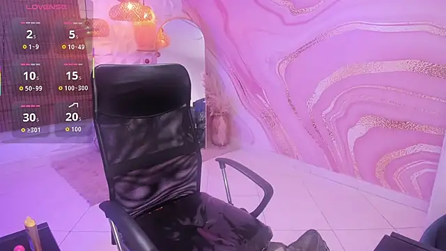 keytinthomson  online show from October 24, 4:39 pm