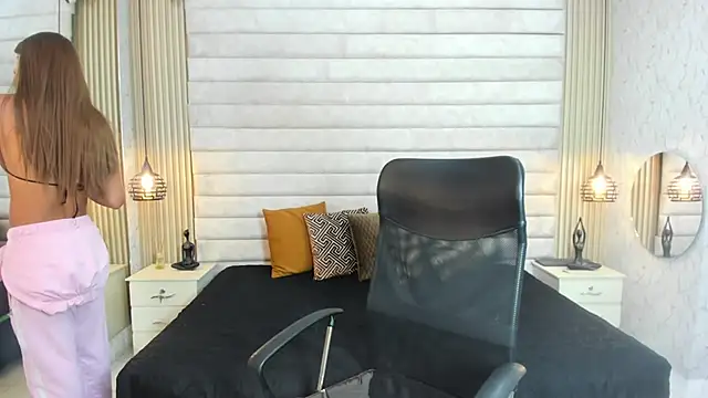 keytinthomson  online show from February 23, 7:14 pm