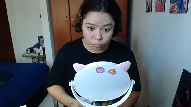 Snapshot of saenz_eymi chatting on December 5, 2:26 pm saenz eymi online show from December 5, 2:26 pm