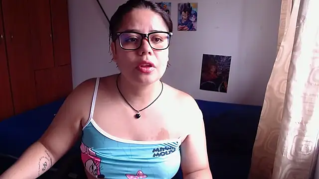 Snapshot of saenz_eymi chatting on October 8, 3:35 pm saenz eymi online show from October 8, 3:35 pm