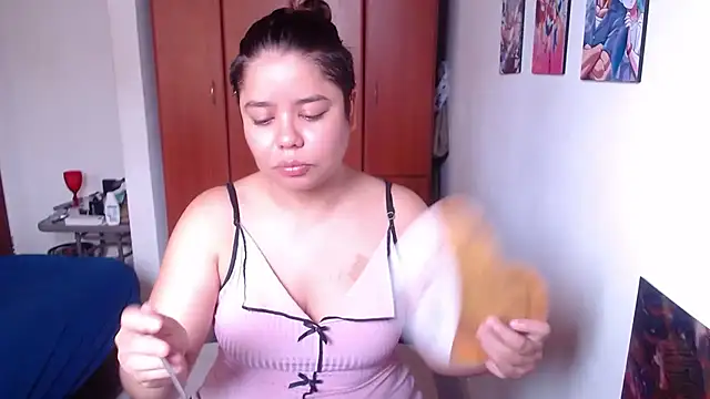 Snapshot of saenz_eymi chatting on November 15, 3:27 pm saenz eymi online show from November 15, 3:27 pm