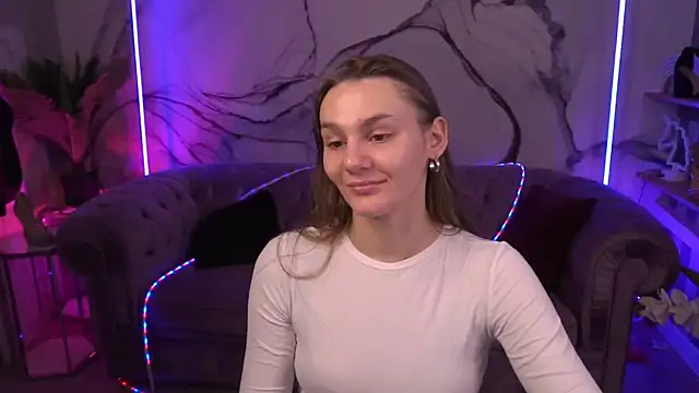 DiamondGoldie online show from September 13, 7:30 am