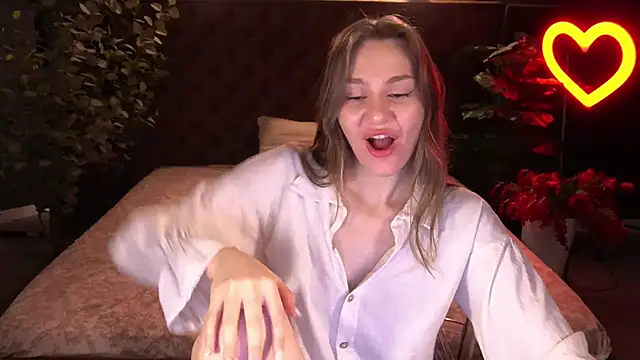 Snapshot of DiamondGoldie chatting on June 12, 7:11 pm DiamondGoldie online show from June 12, 7:11 pm