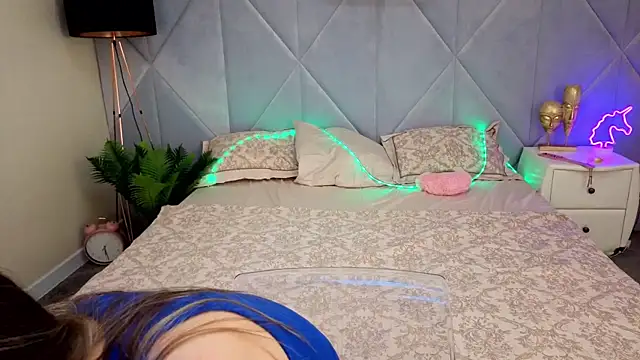 DiamondGoldie online show from October 15, 7:49 am