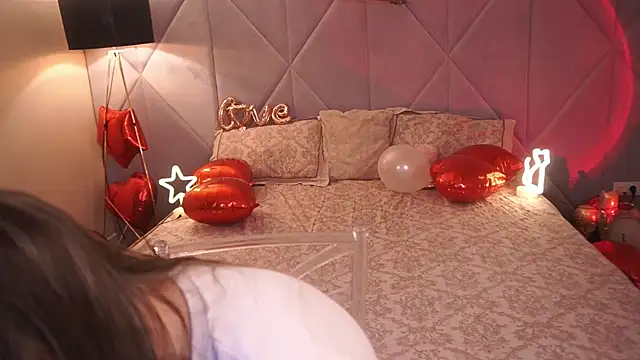 DiamondGoldie online show from February 9, 8:29 pm