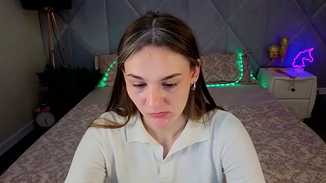 DiamondGoldie online show from October 13, 7:32 am