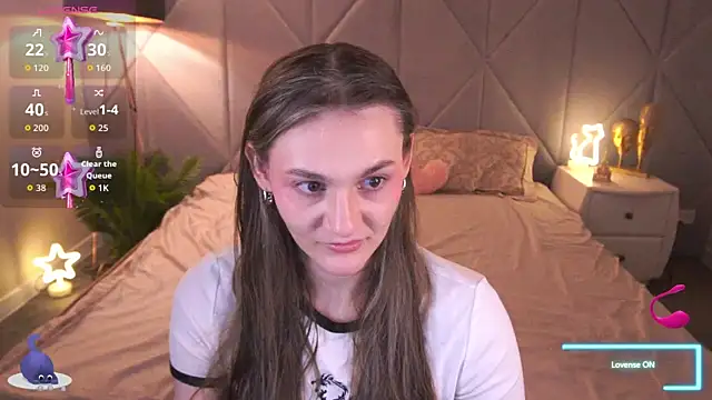 DiamondGoldie online show from November 18, 8:45 pm