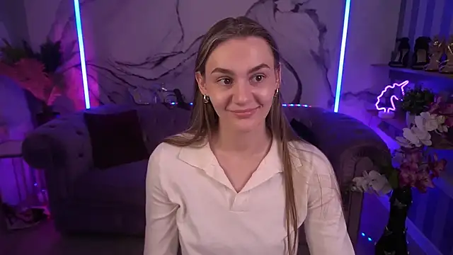 DiamondGoldie online show from September 26, 1:40 pm