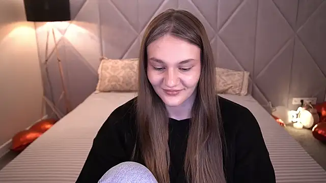 DiamondGoldie online show from March 22, 8:10 pm