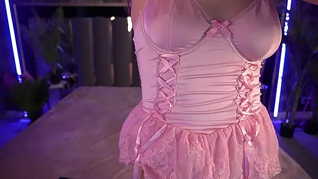 DiamondGoldie online show from October 2, 7:01 am