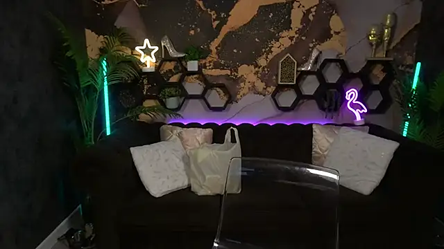 DiamondGoldie online show from September 14, 8:48 am