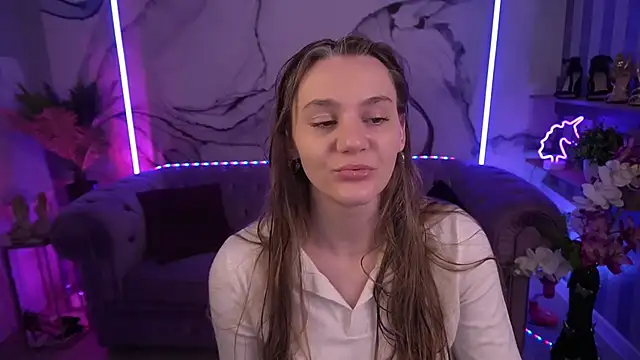 DiamondGoldie online show from September 24, 6:53 am