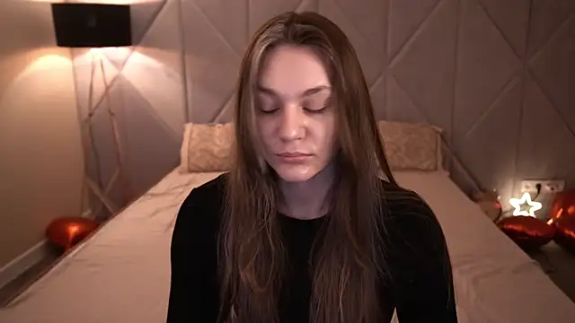 DiamondGoldie online show from April 2, 7:09 pm