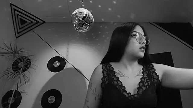 Lilith and Khloe online show from October 15, 11:18 am